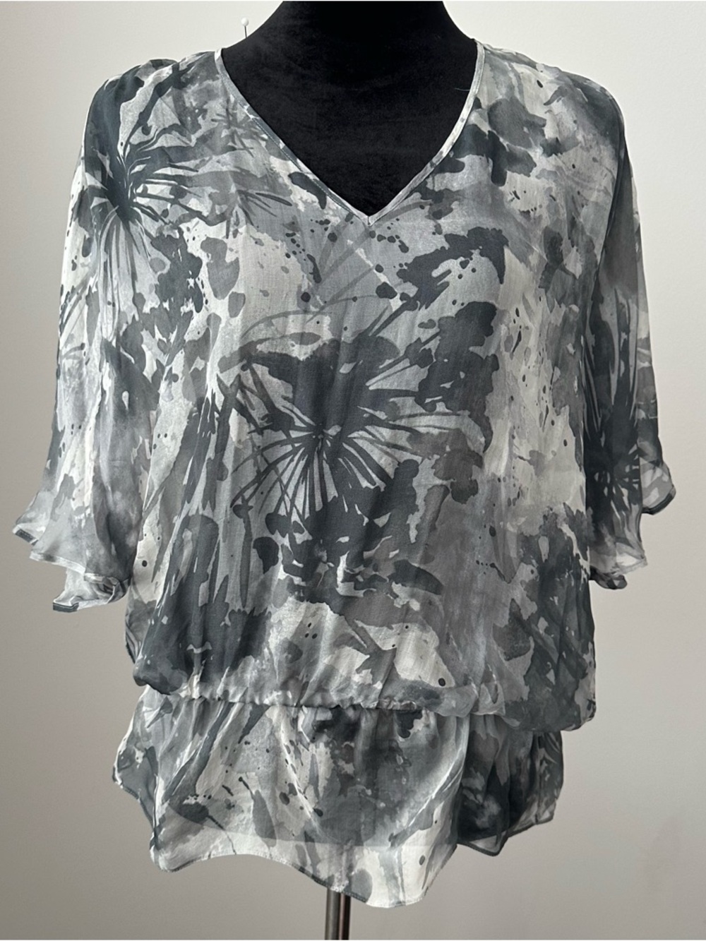 Armani Collezioni Gray and White V-Neck Layered Blouse Sz 10